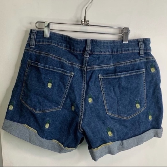Faded Glory Size 12 Pinapple Embroidered Jean Shorts - Picture 3 of 4